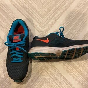 Nike Women’s Relentless 4 Aeroply Grey and Light Blue Sneakers Size 7.5